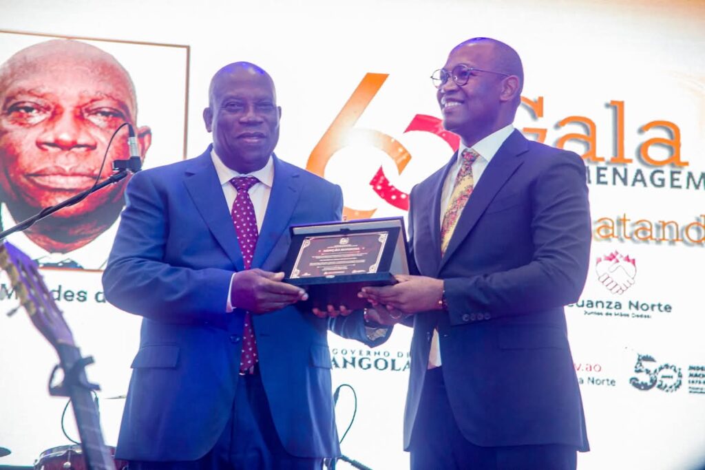 GOVERNADOR PROVINCIAL DO KWANZA NORTE HOMENAGEA NA GALA COMEMORATIVA DOS 69 ANOS DA CIDADE DE NDALATANDO OS FEITOS DE ADRIANO MENDES DE CARVALHO