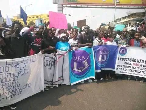 NOTA POSITIVA DA SEMANA: MANIFESTAÇÃO DO MOVIMENTO DE ESTUDANTES ANGOLANOS -MEA