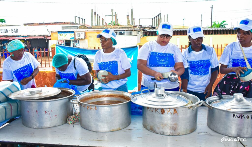 CHUVA NÃO PARA A SOLIDARIEDADE: ASSOCIAÇÃO AMAR A PAZ LEVA ESPERANÇA E COMIDA AS FAMÍLIAS DO KILAMBA KIAXI
