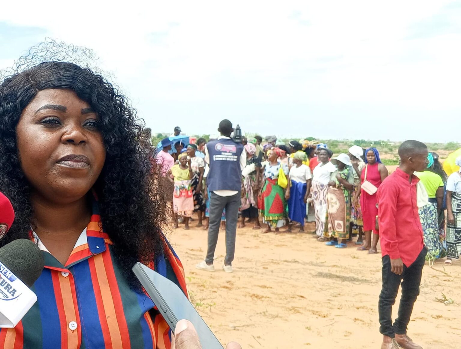 ESCLARECIMENTO SOBRE ALEGADOS DIREITOS FUNDIÁRIOS NA ZONA DE EXPANSÃO DA URBANIZAÇÃO KK5800, NO KILAMBA